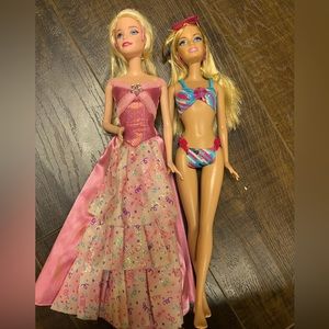 2 Barbie dolls